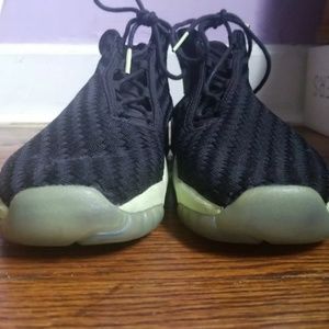 Womens Jordan Futures | sz7.5